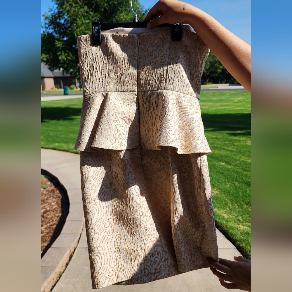 Laundry size 4 jacquard ivory golden peplum dress